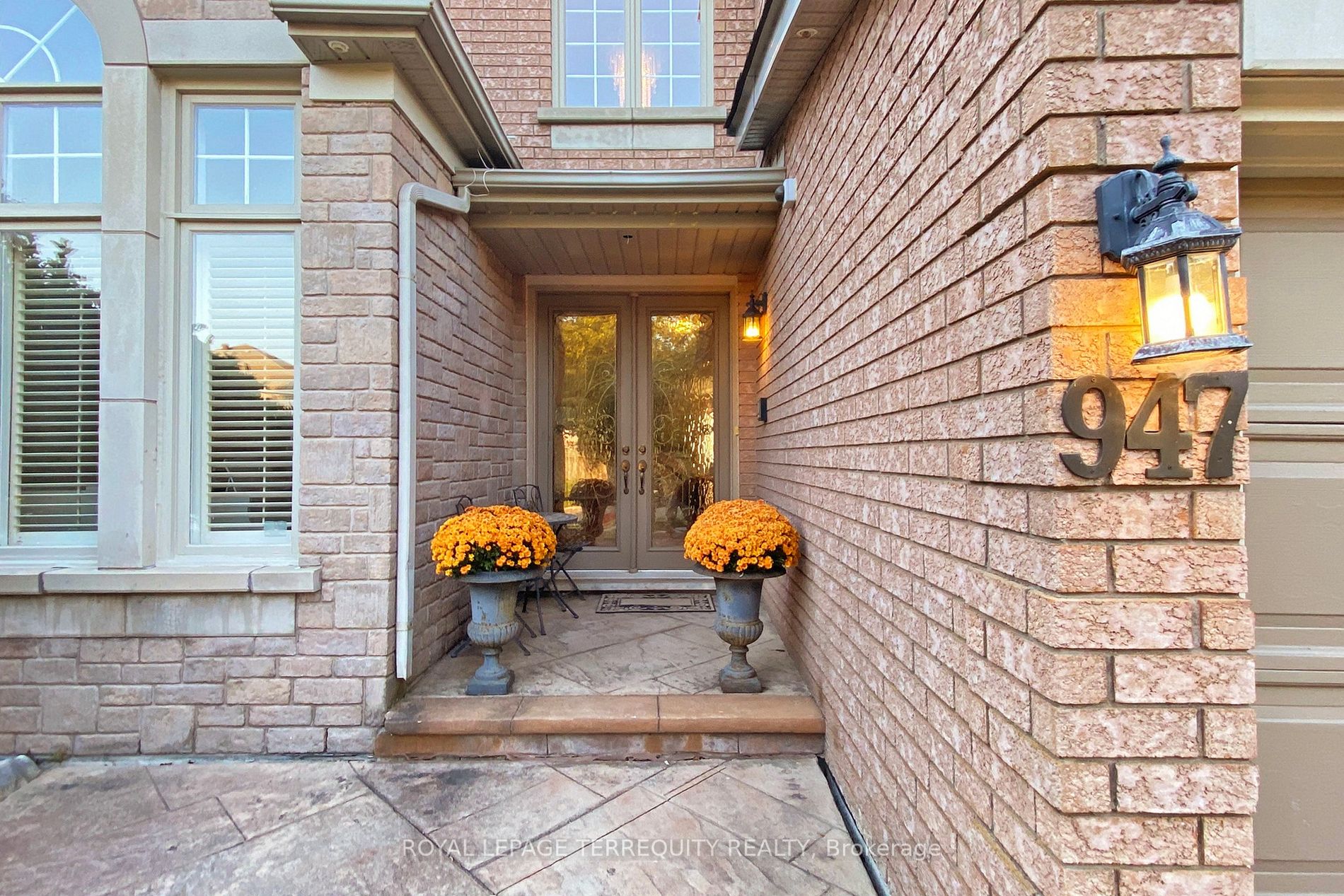 947 Northern Prospect Cres