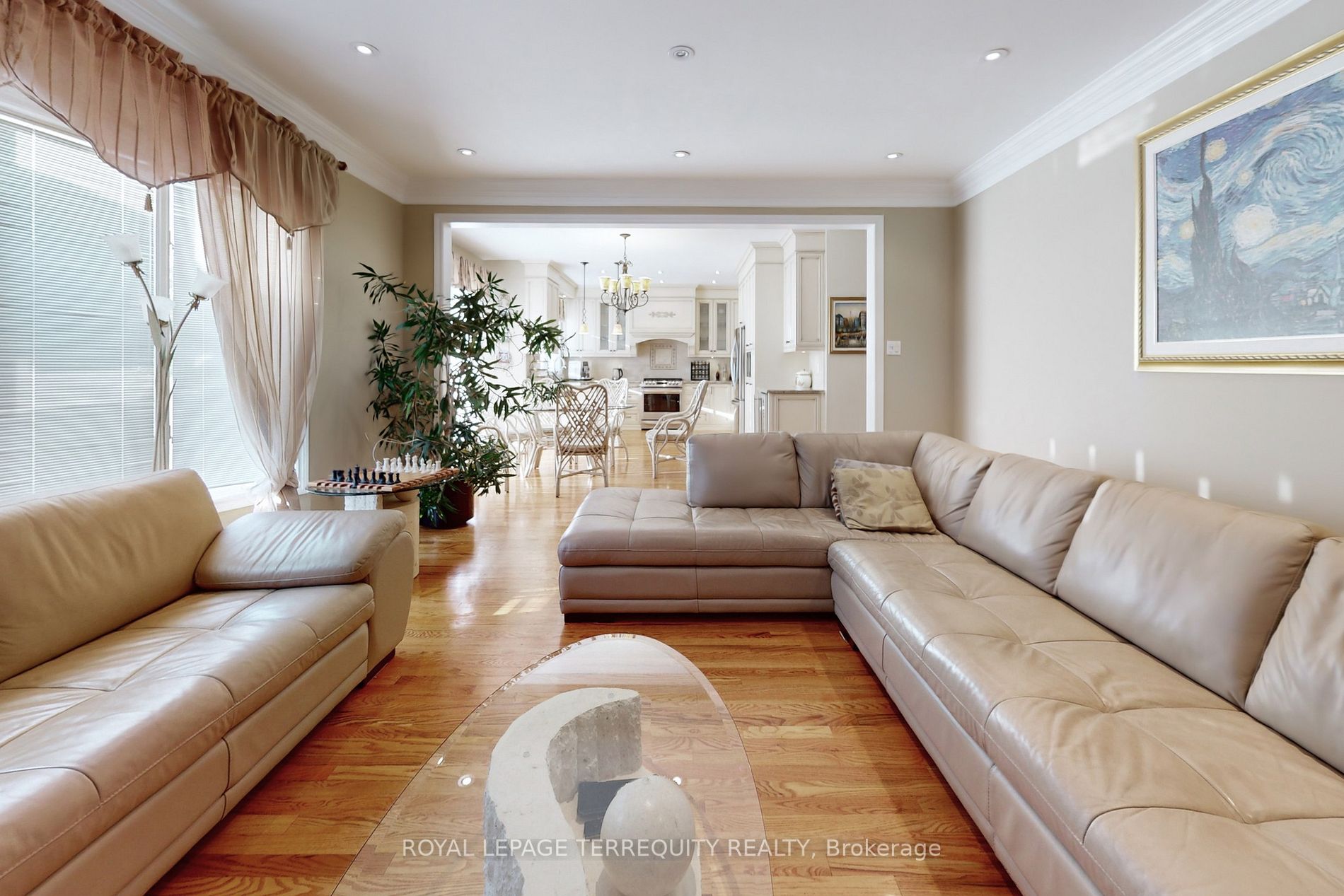 947 Northern Prospect Cres