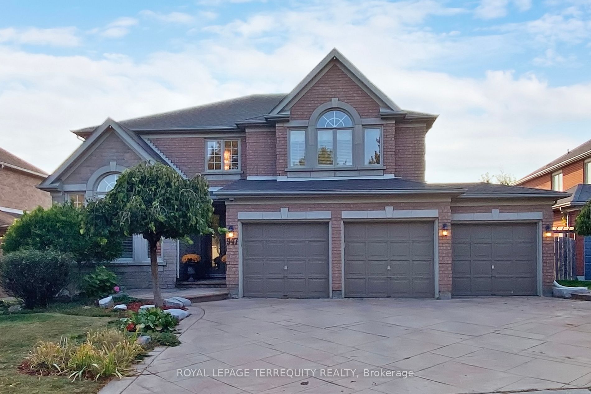 947 Northern Prospect Cres