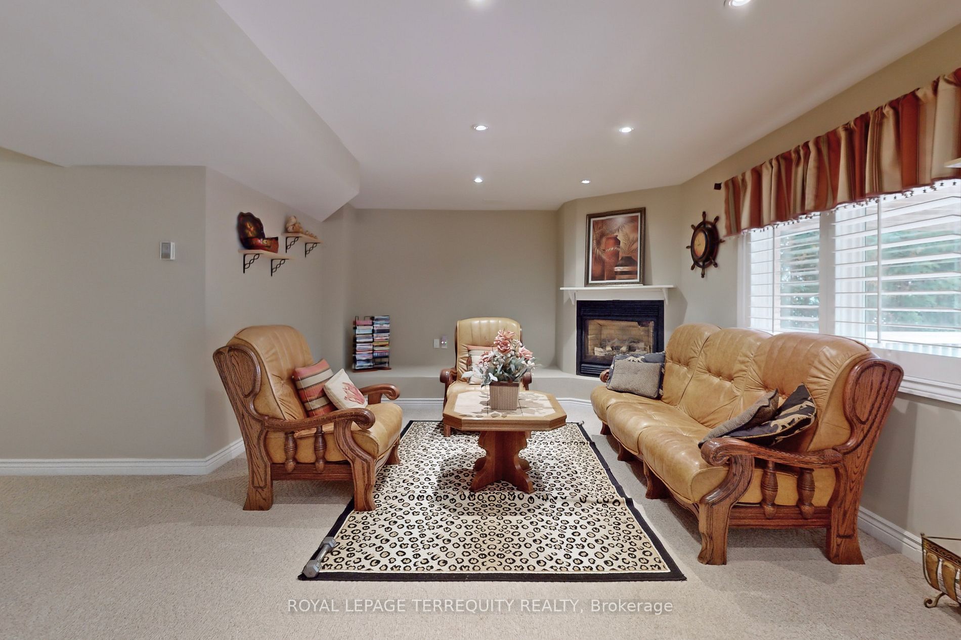 947 Northern Prospect Cres