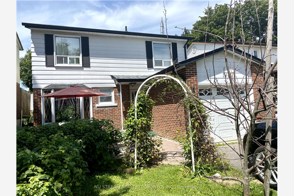 141 Thoms Cres N, Newmarket