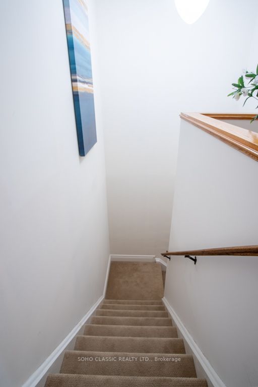 2 Lanewood Dr