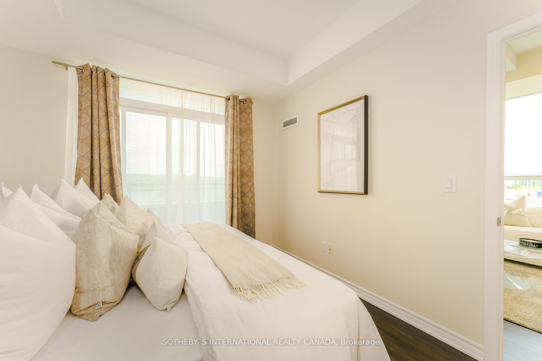 11611 Yonge St, #521