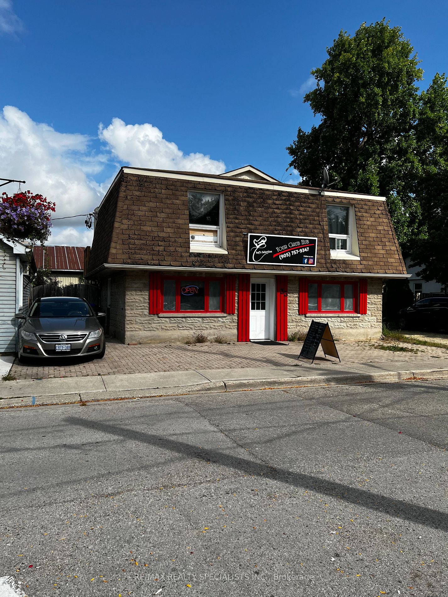 33 Paris St