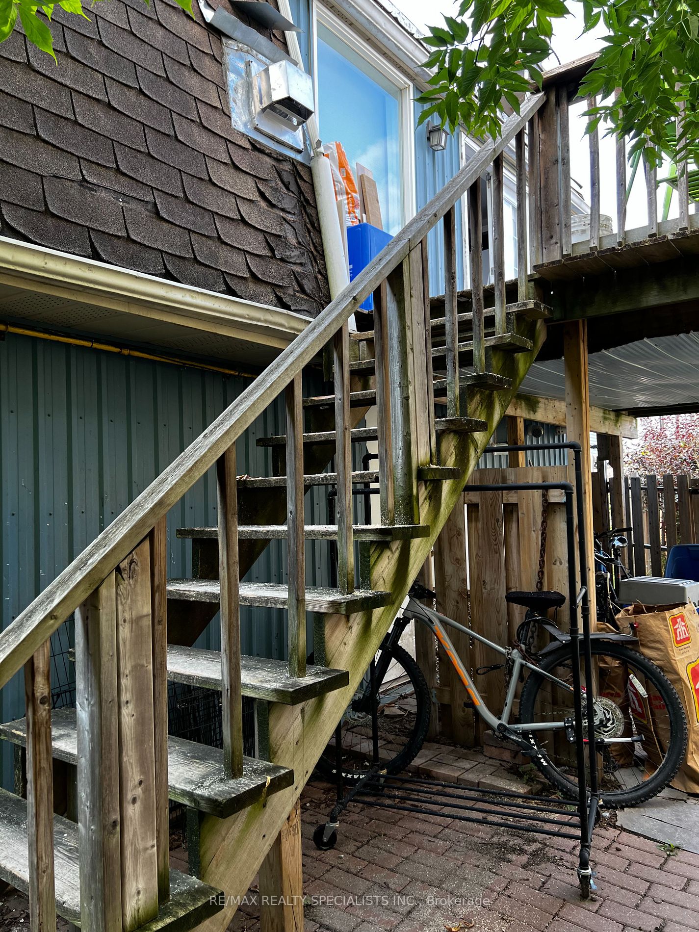 33 Paris St