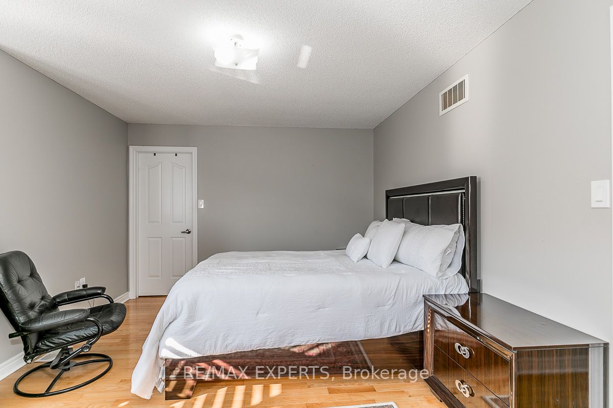 56 Metcalfe Dr