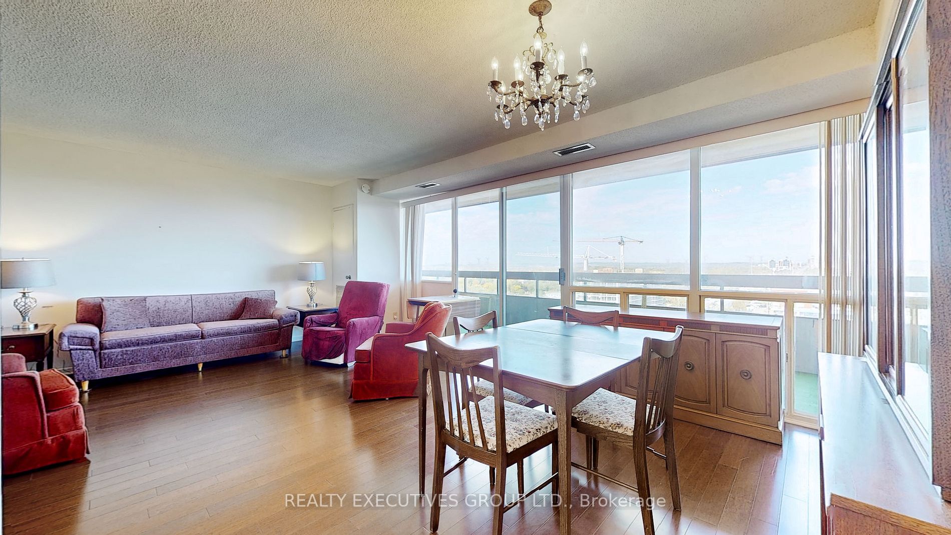 8111 Yonge St, #1805