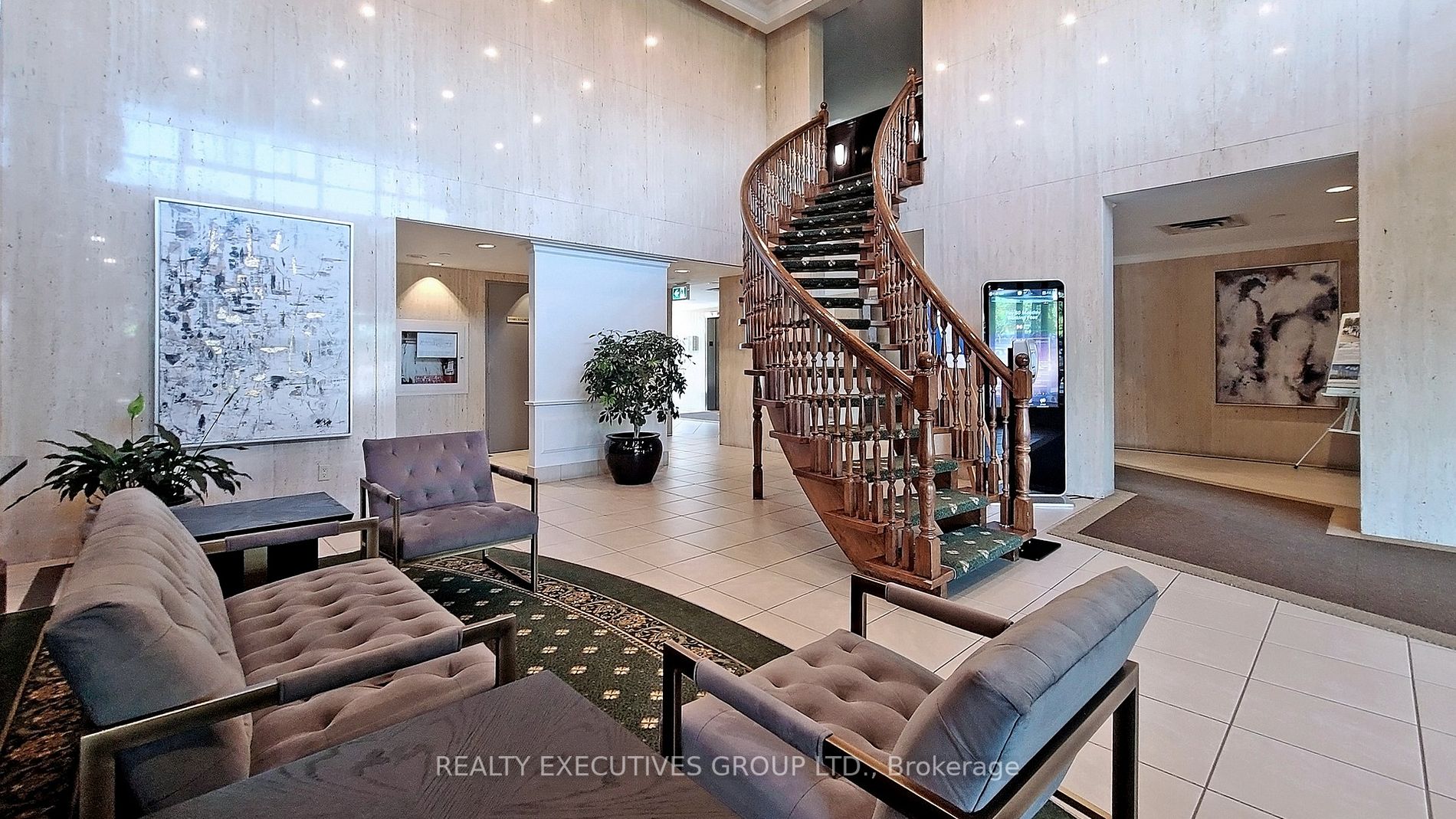 8111 Yonge St, #1805
