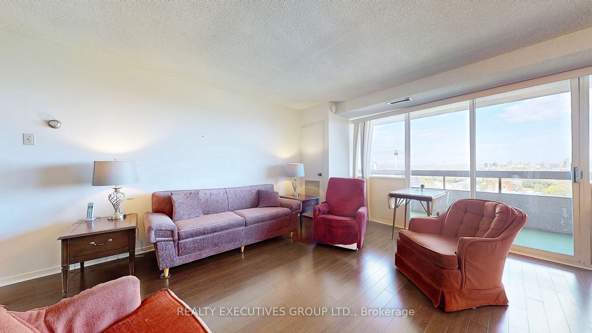 8111 Yonge St, #1805