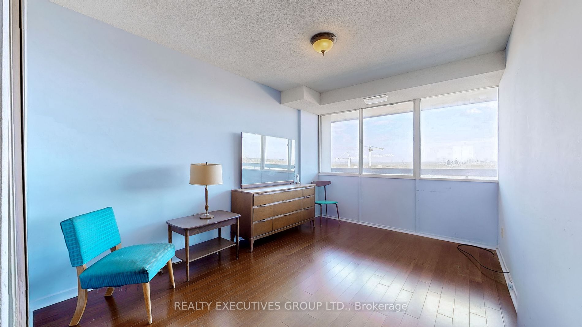8111 Yonge St, #1805