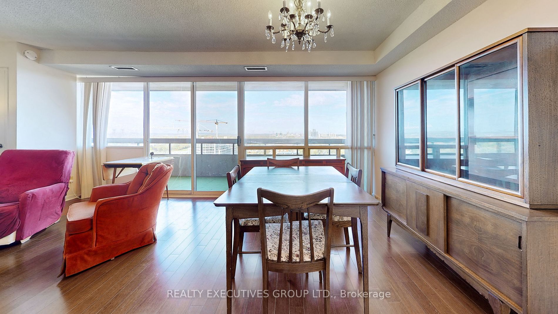 8111 Yonge St, #1805
