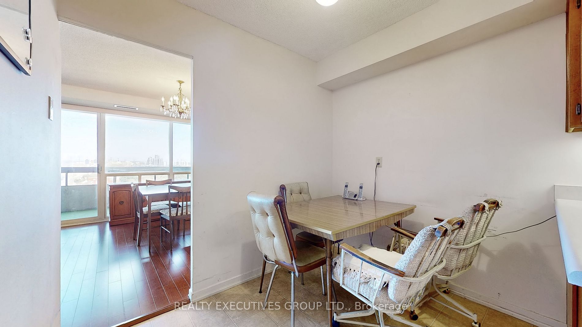8111 Yonge St, #1805