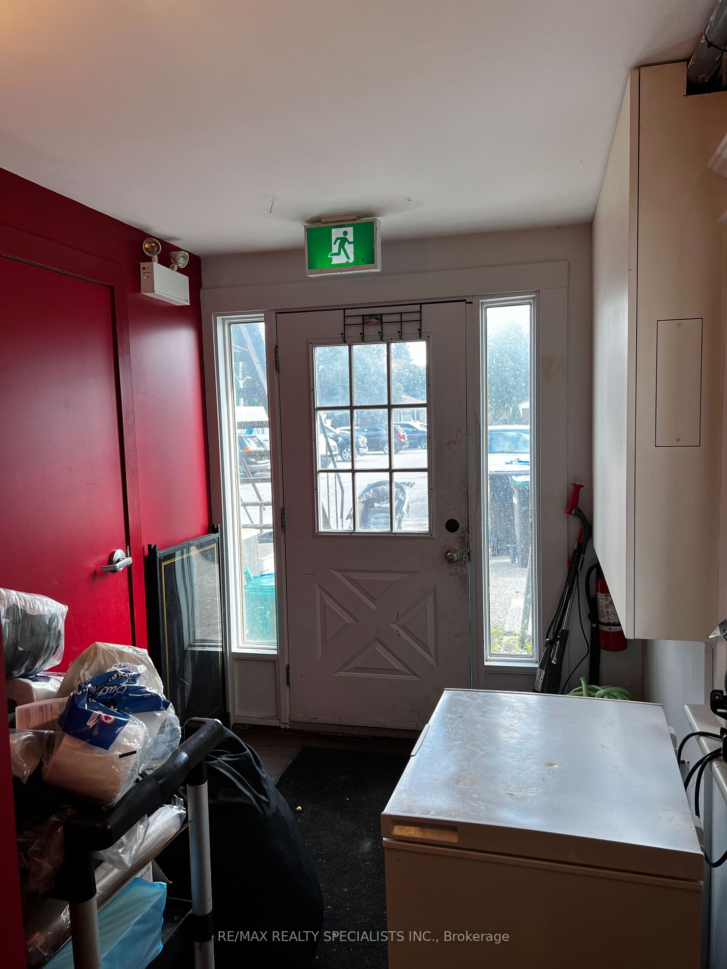 49 Victoria St W
