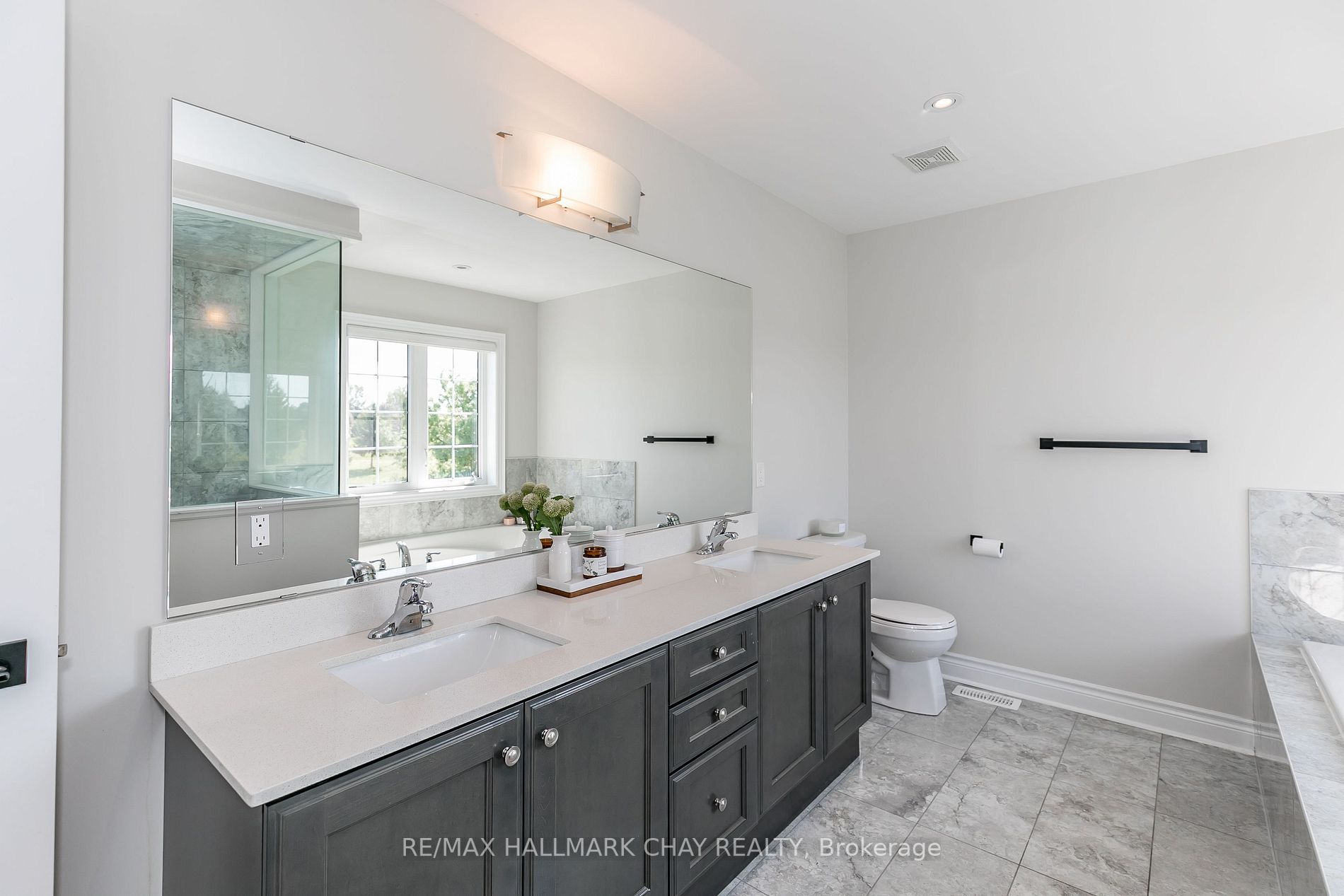 142 Inverness Way