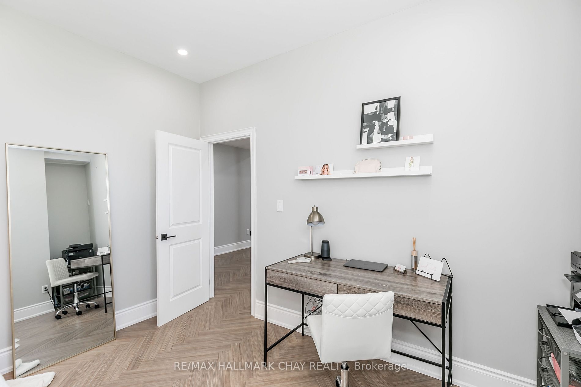 142 Inverness Way