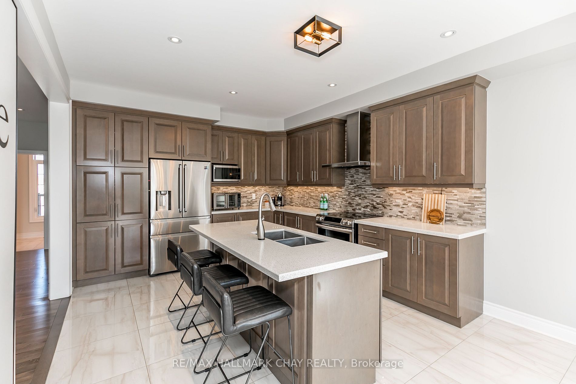 142 Inverness Way