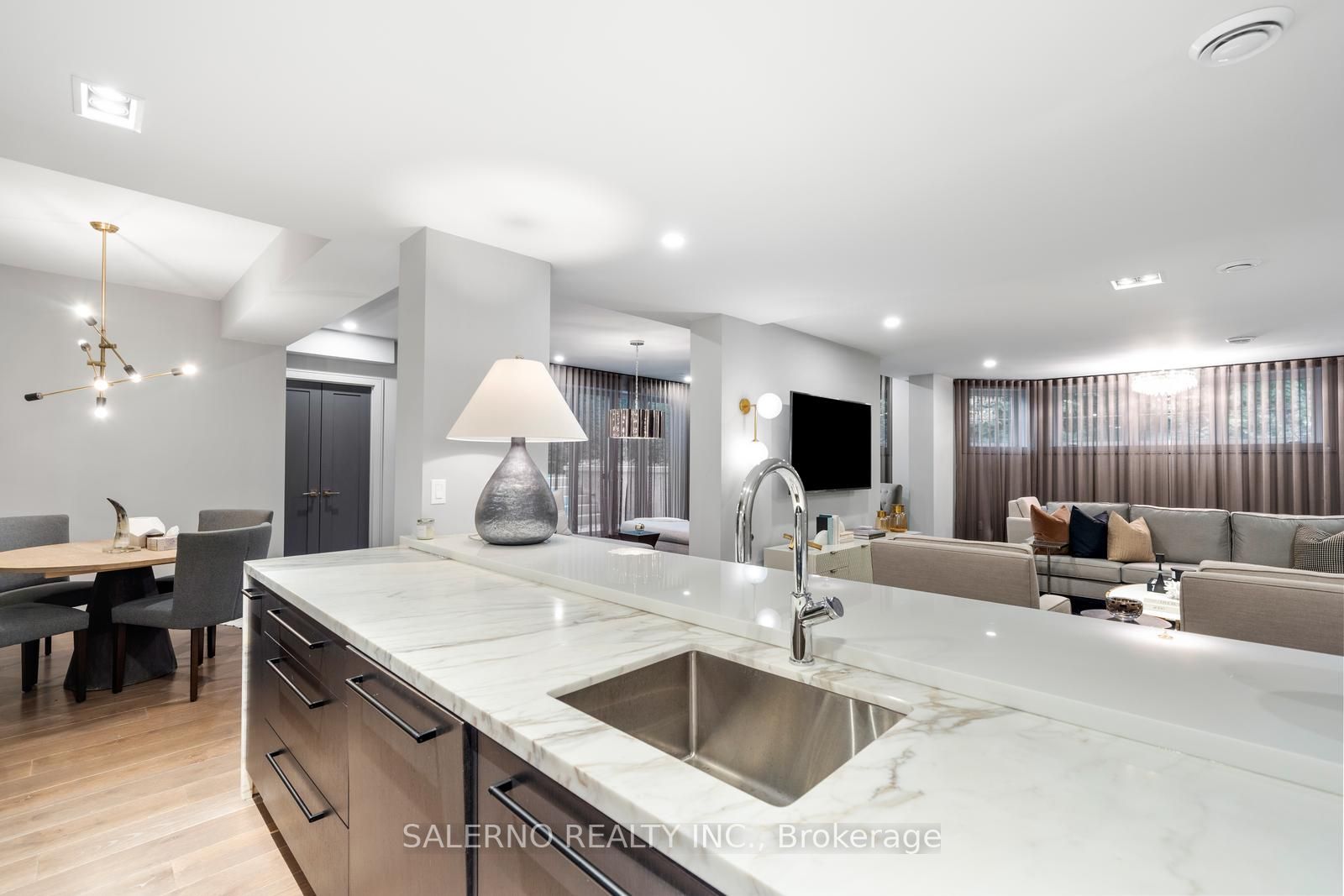 211 Grand Vellore Cres