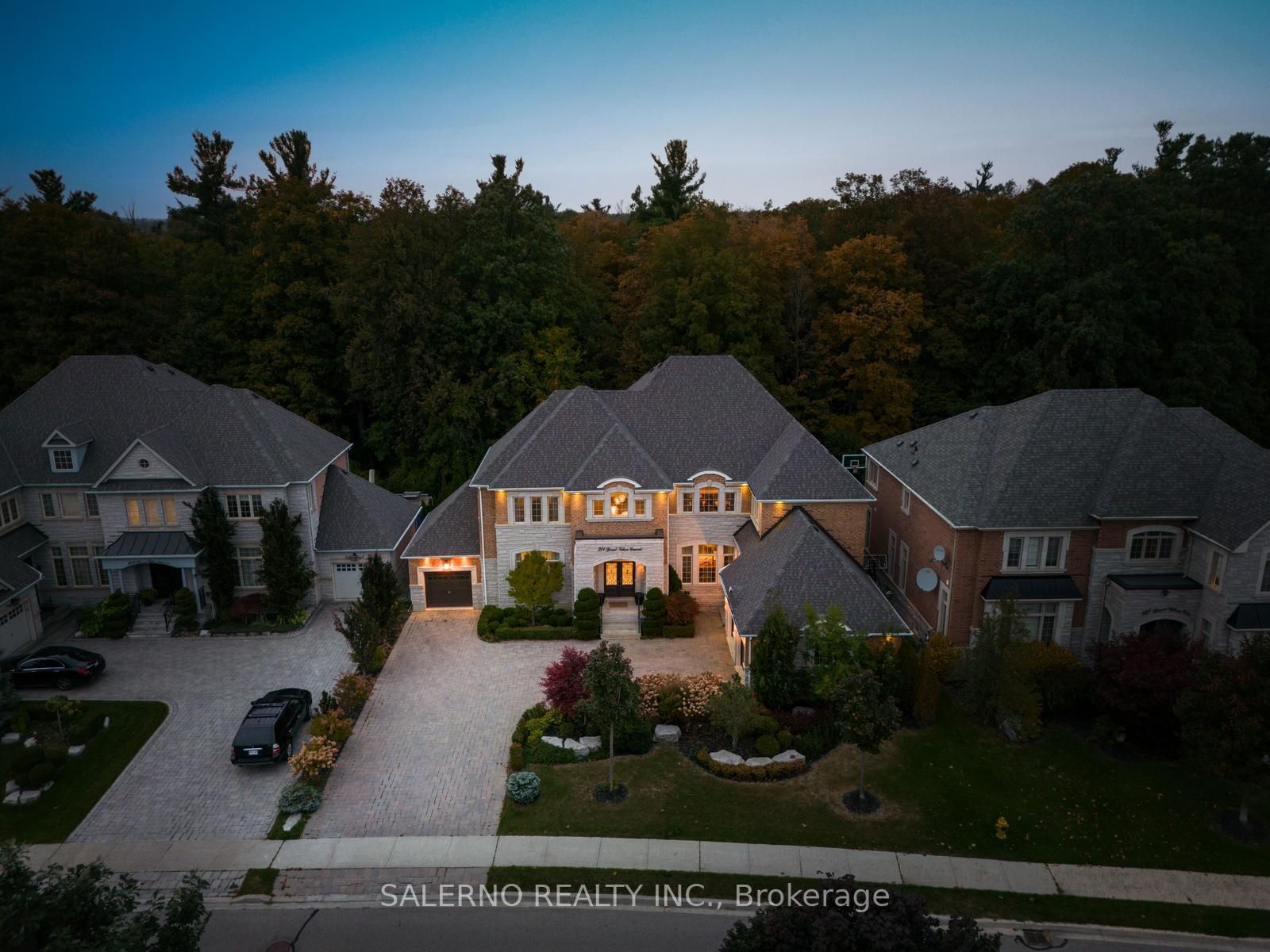 211 Grand Vellore Cres