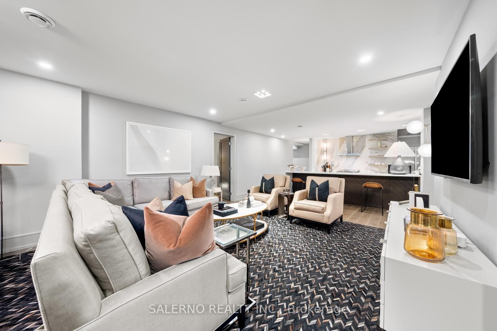 211 Grand Vellore Cres