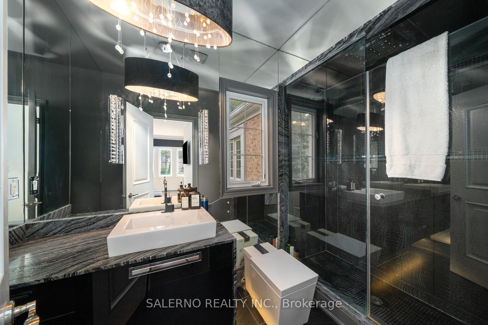 211 Grand Vellore Cres