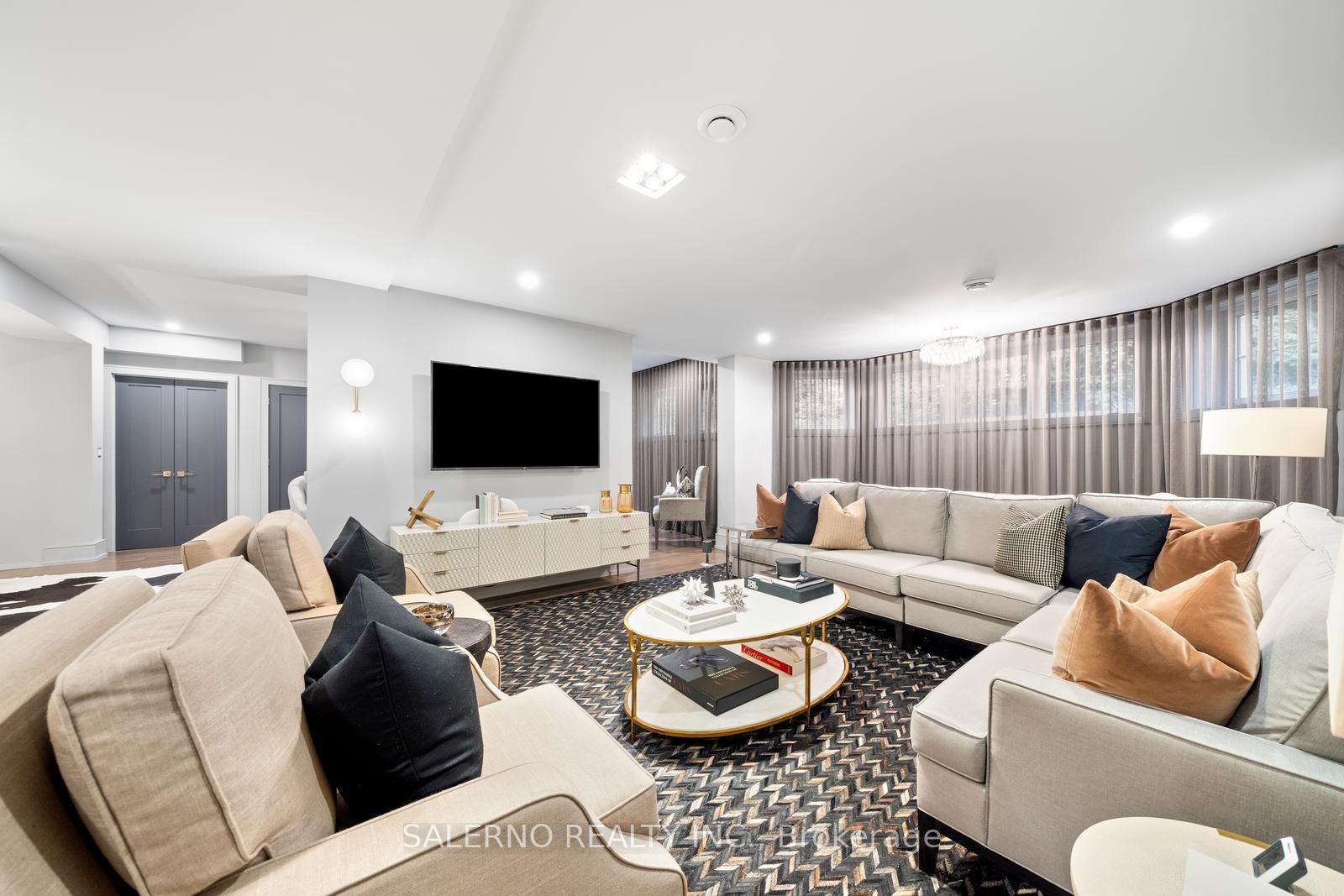 211 Grand Vellore Cres