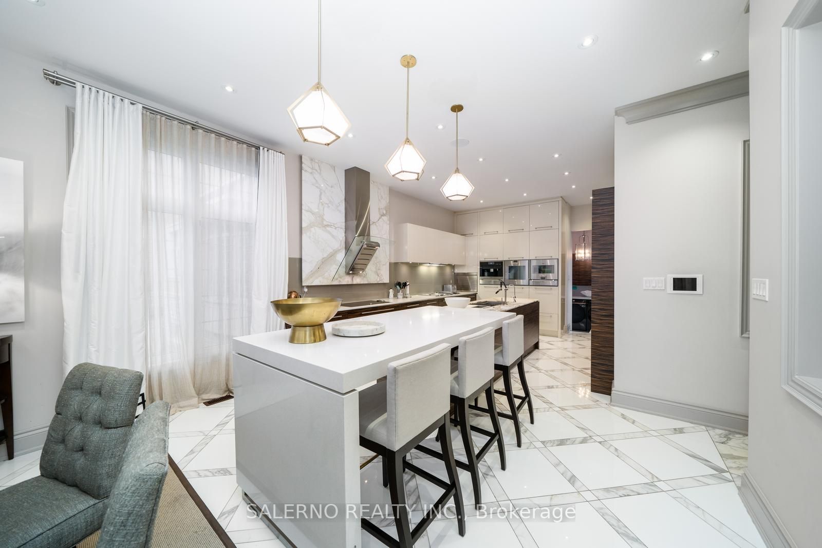 211 Grand Vellore Cres