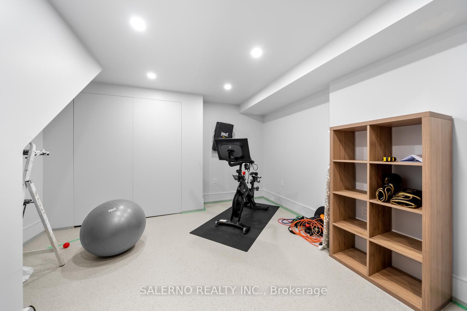 211 Grand Vellore Cres