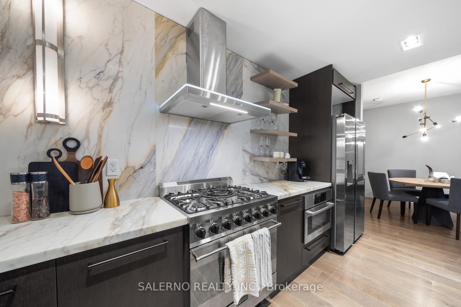 211 Grand Vellore Cres