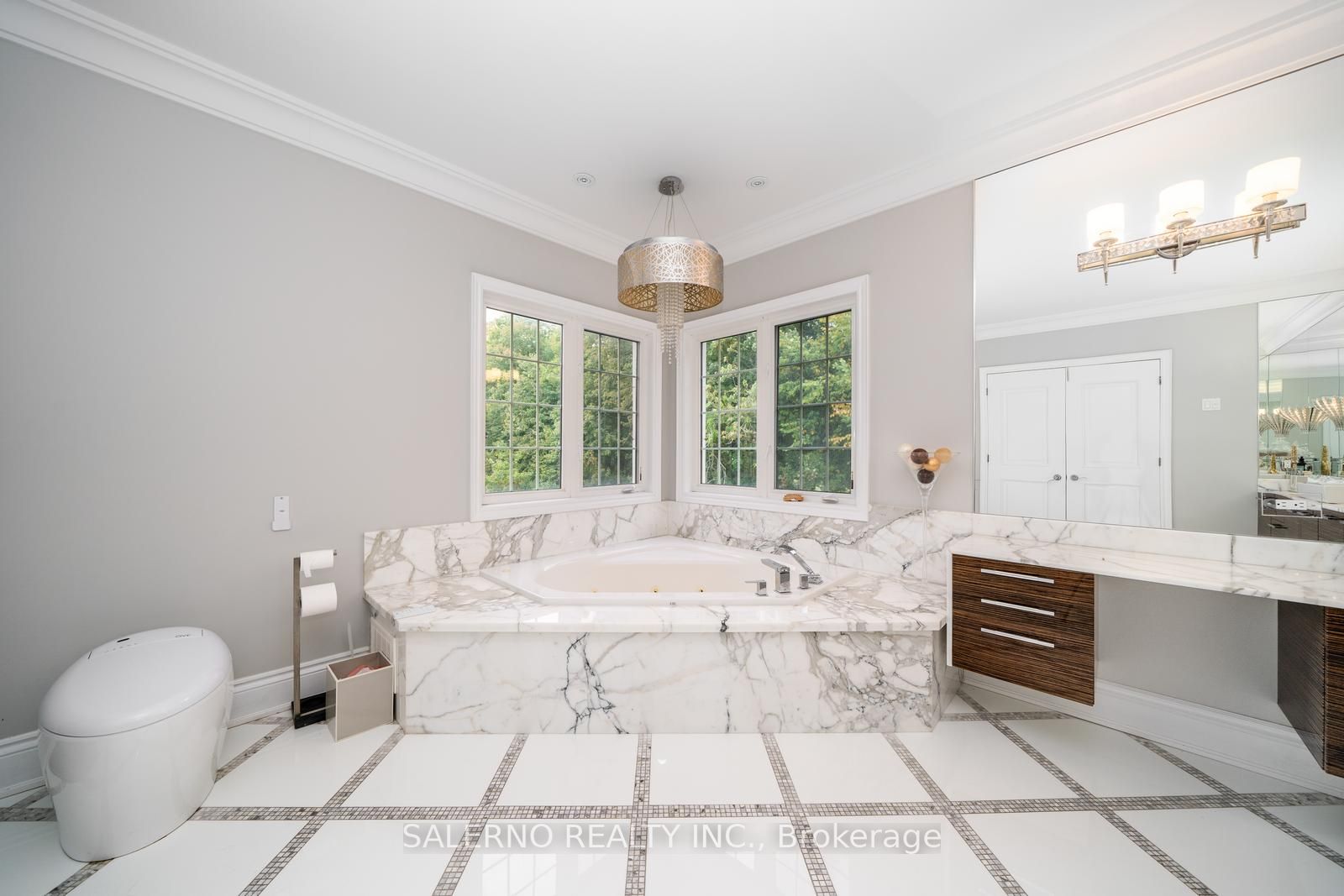 211 Grand Vellore Cres