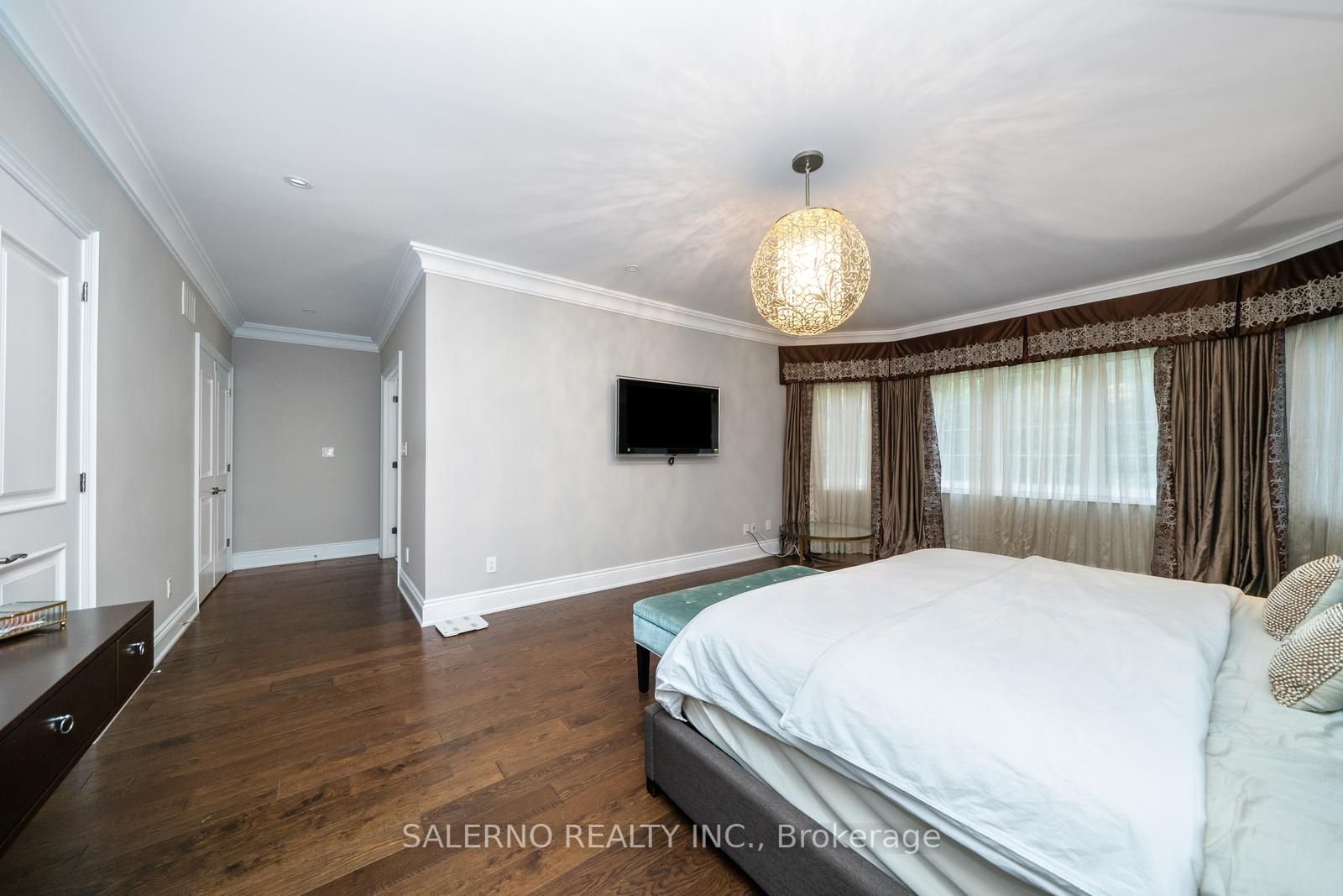 211 Grand Vellore Cres