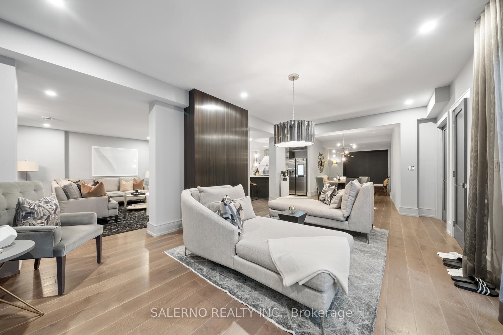 211 Grand Vellore Cres