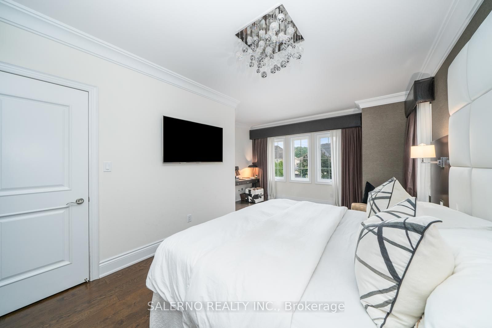 211 Grand Vellore Cres