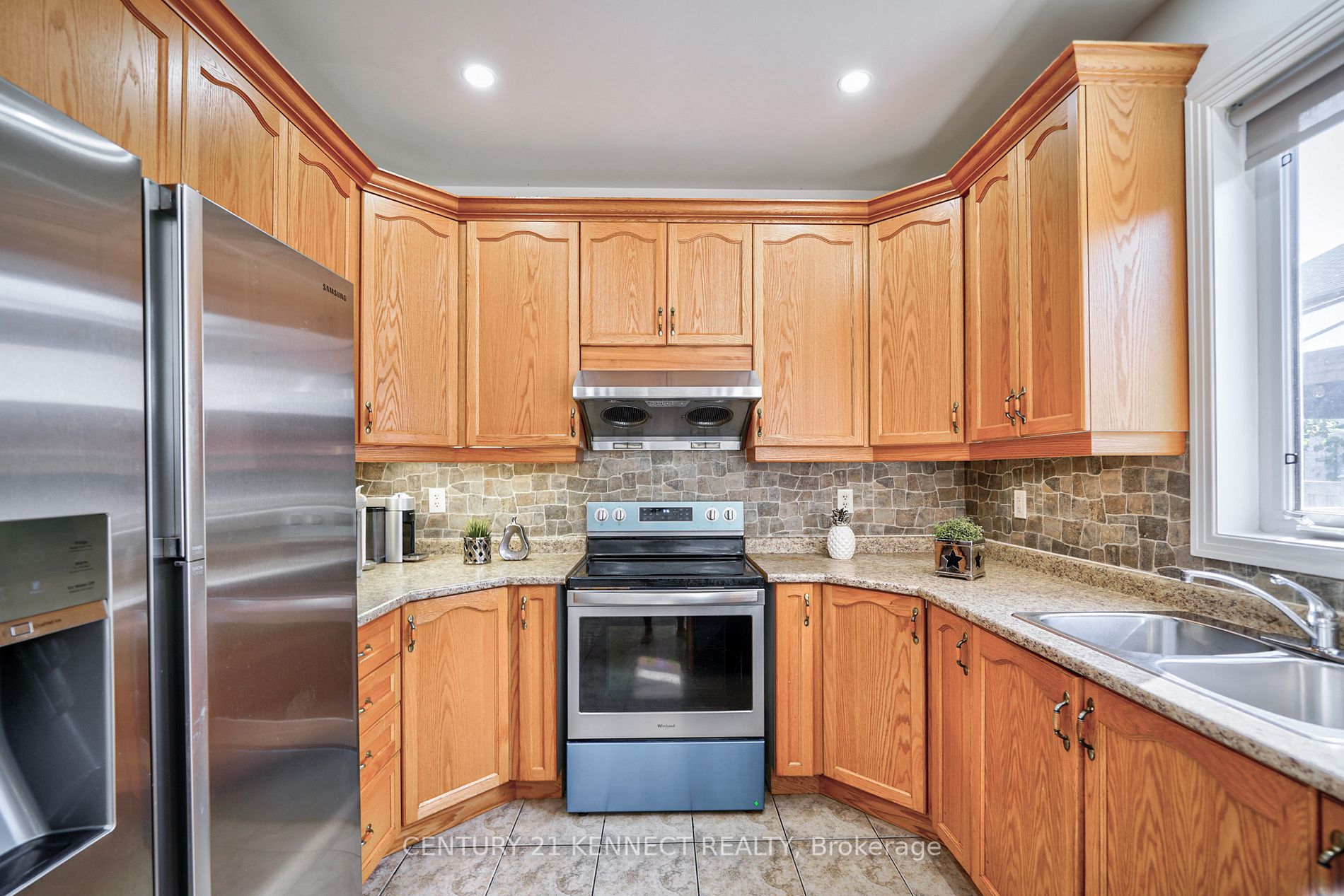 405 Dowson Loop