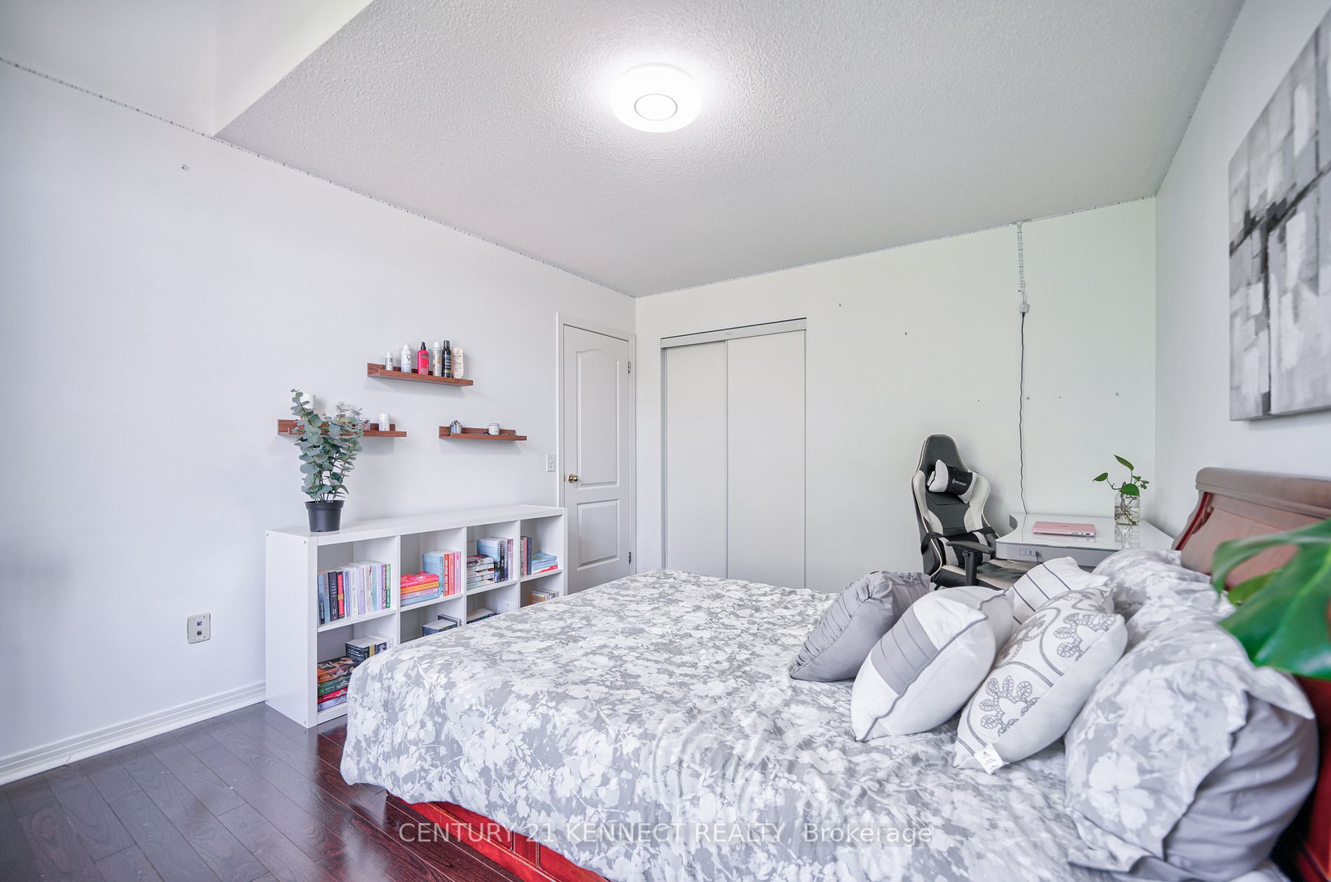 405 Dowson Loop
