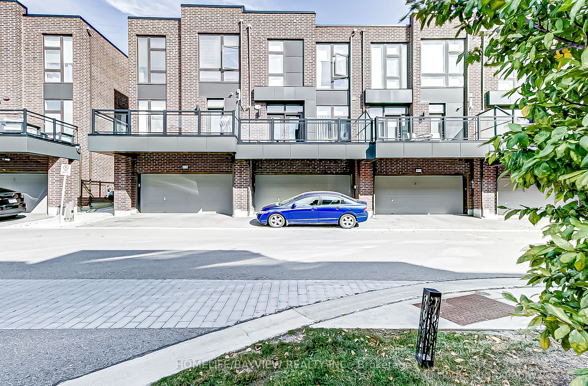 9174 Bathurst St N