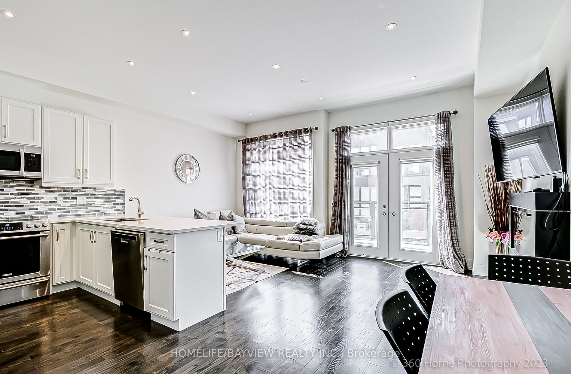 9174 Bathurst St N