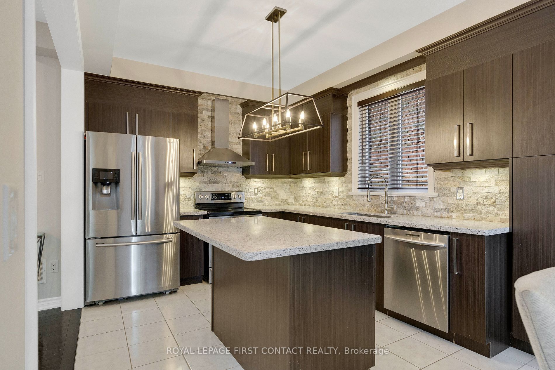 2192 Dawson Cres