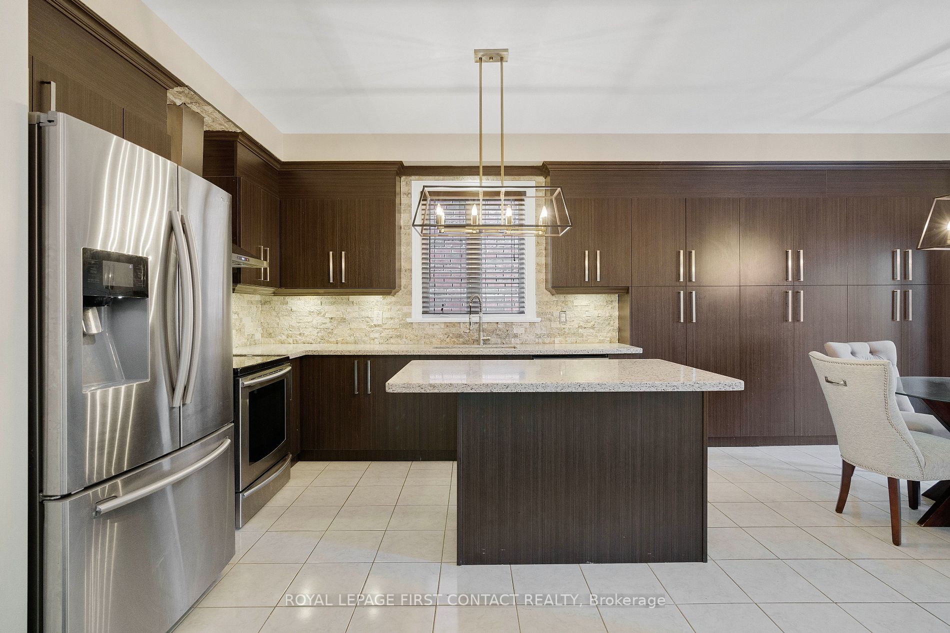 2192 Dawson Cres