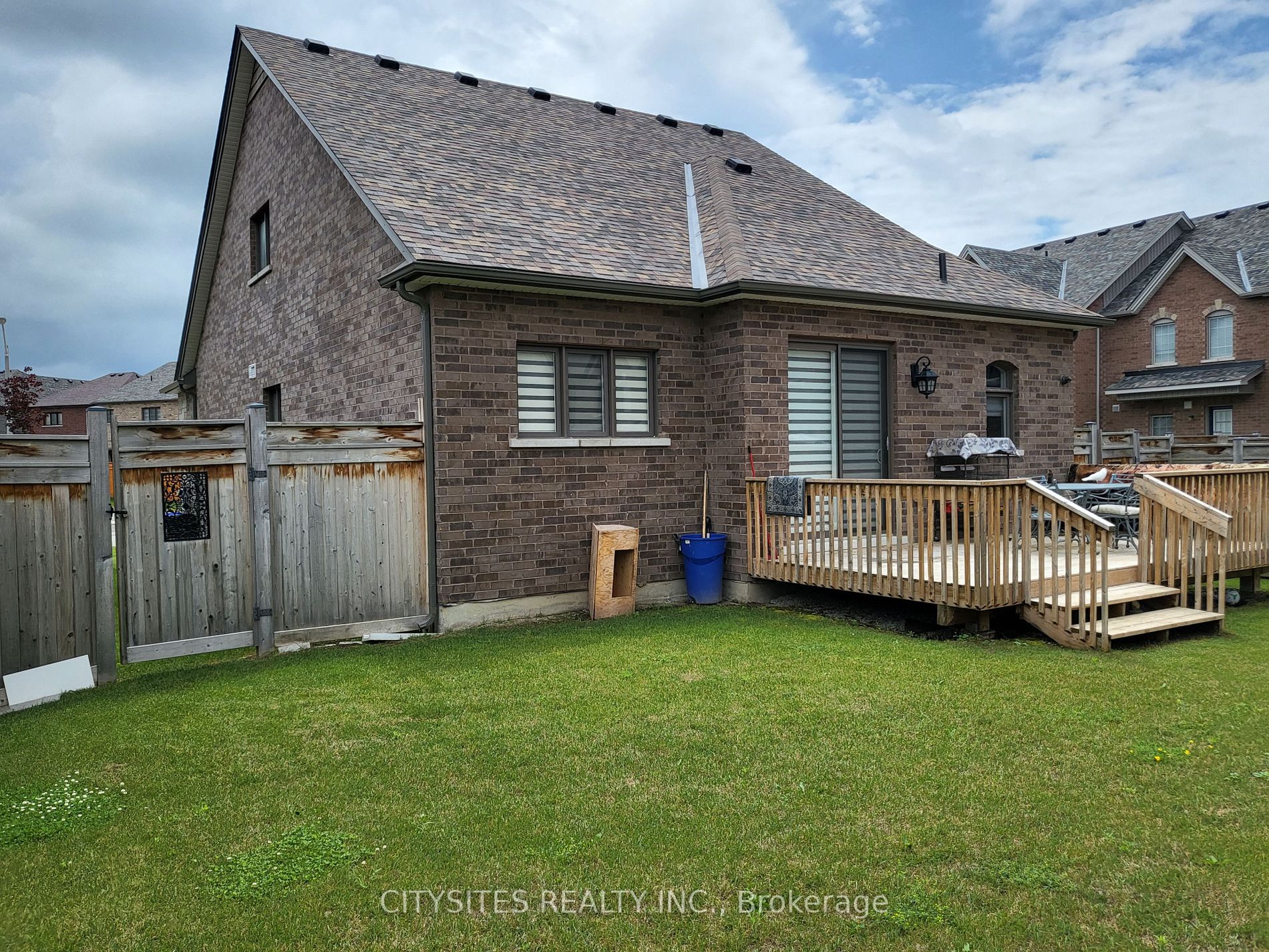 92 Holt Dr