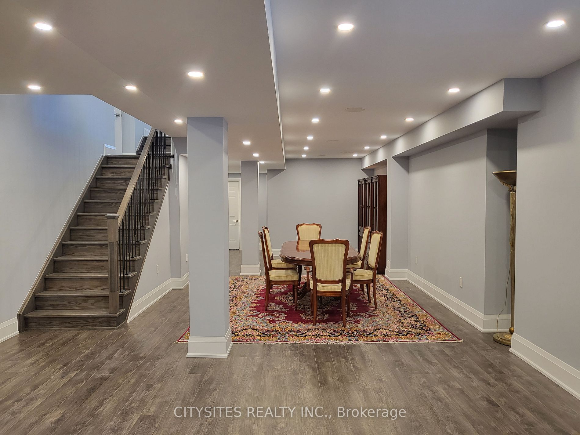92 Holt Dr