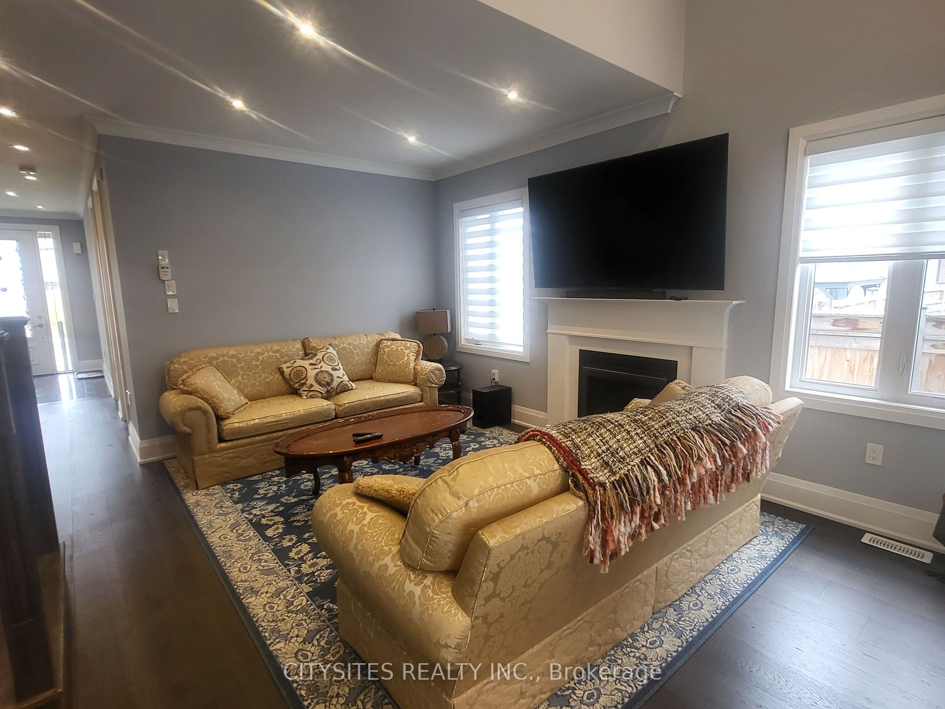 92 Holt Dr
