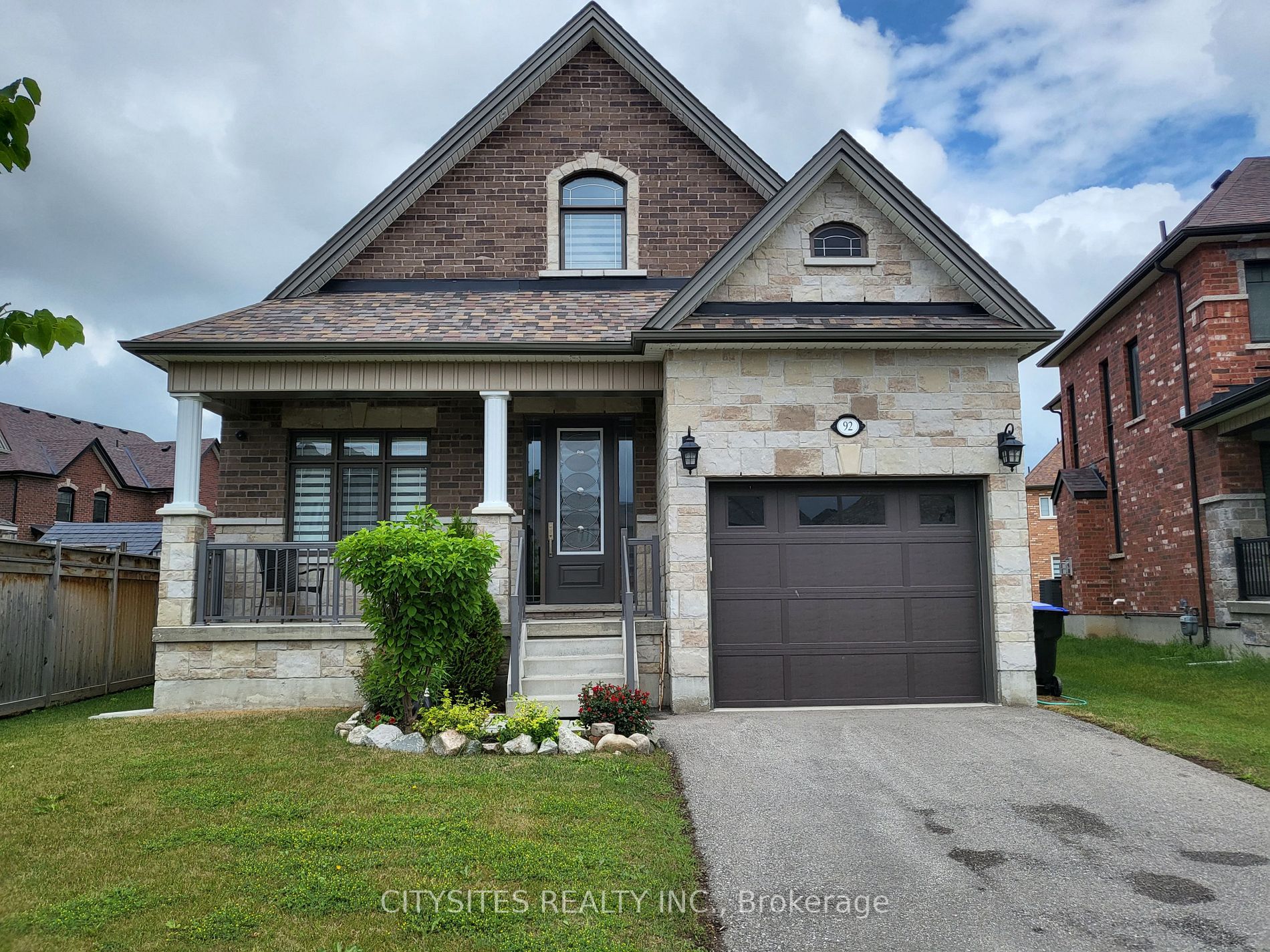 92 Holt Dr