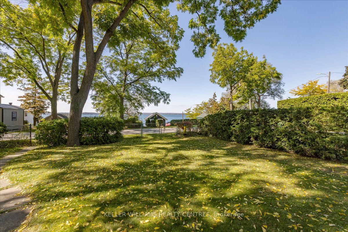 275 Lake Drive N