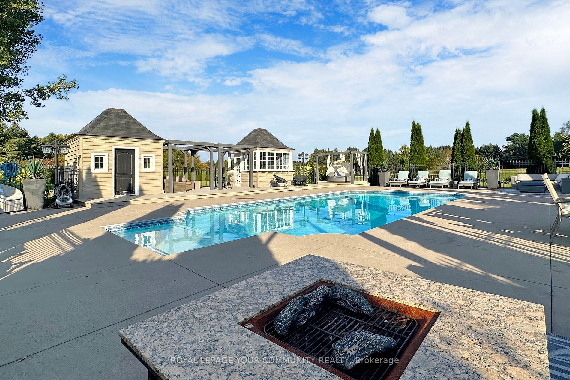 111 Lake Woods Dr