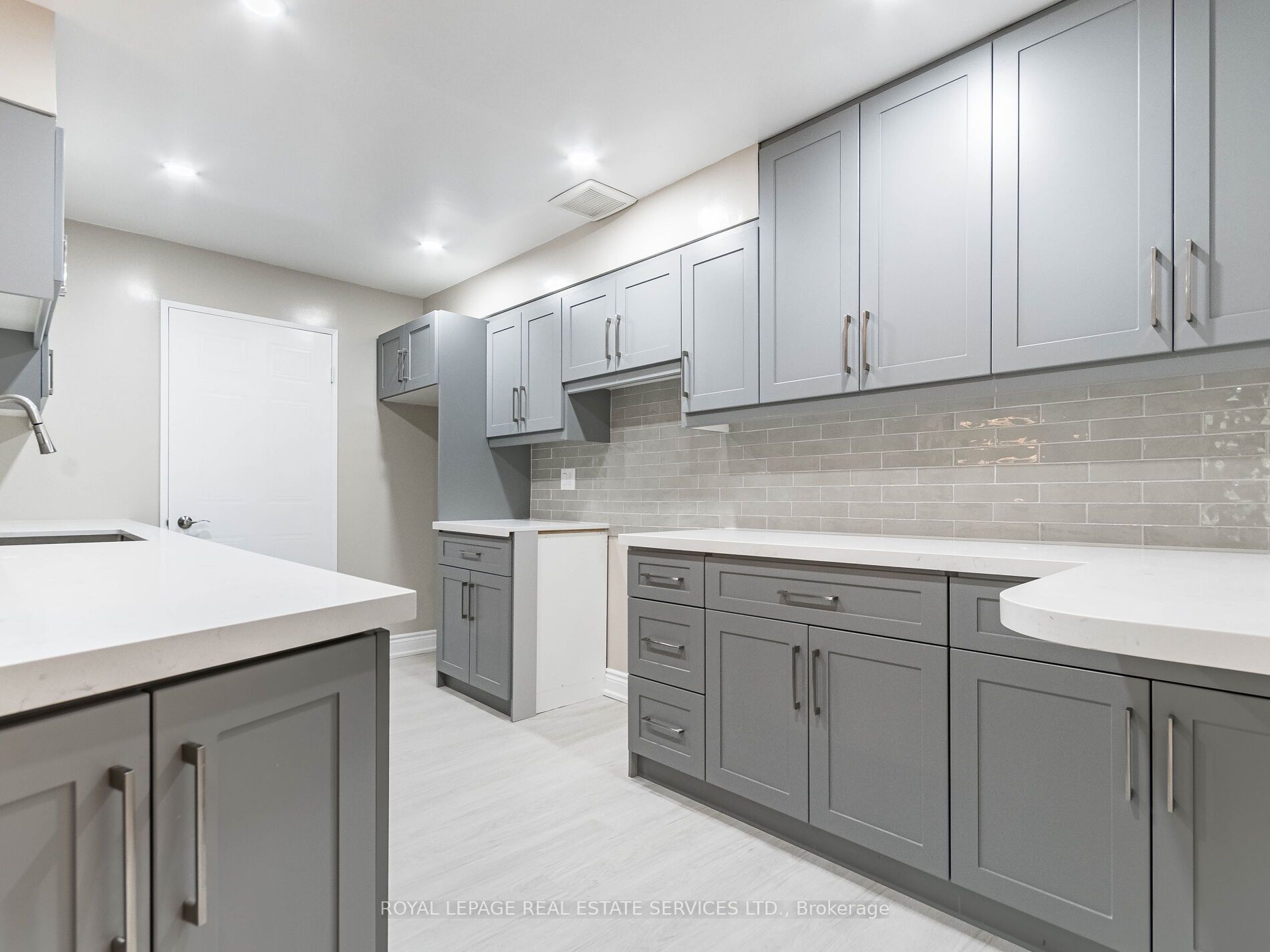 32 Clarissa Drive, #121