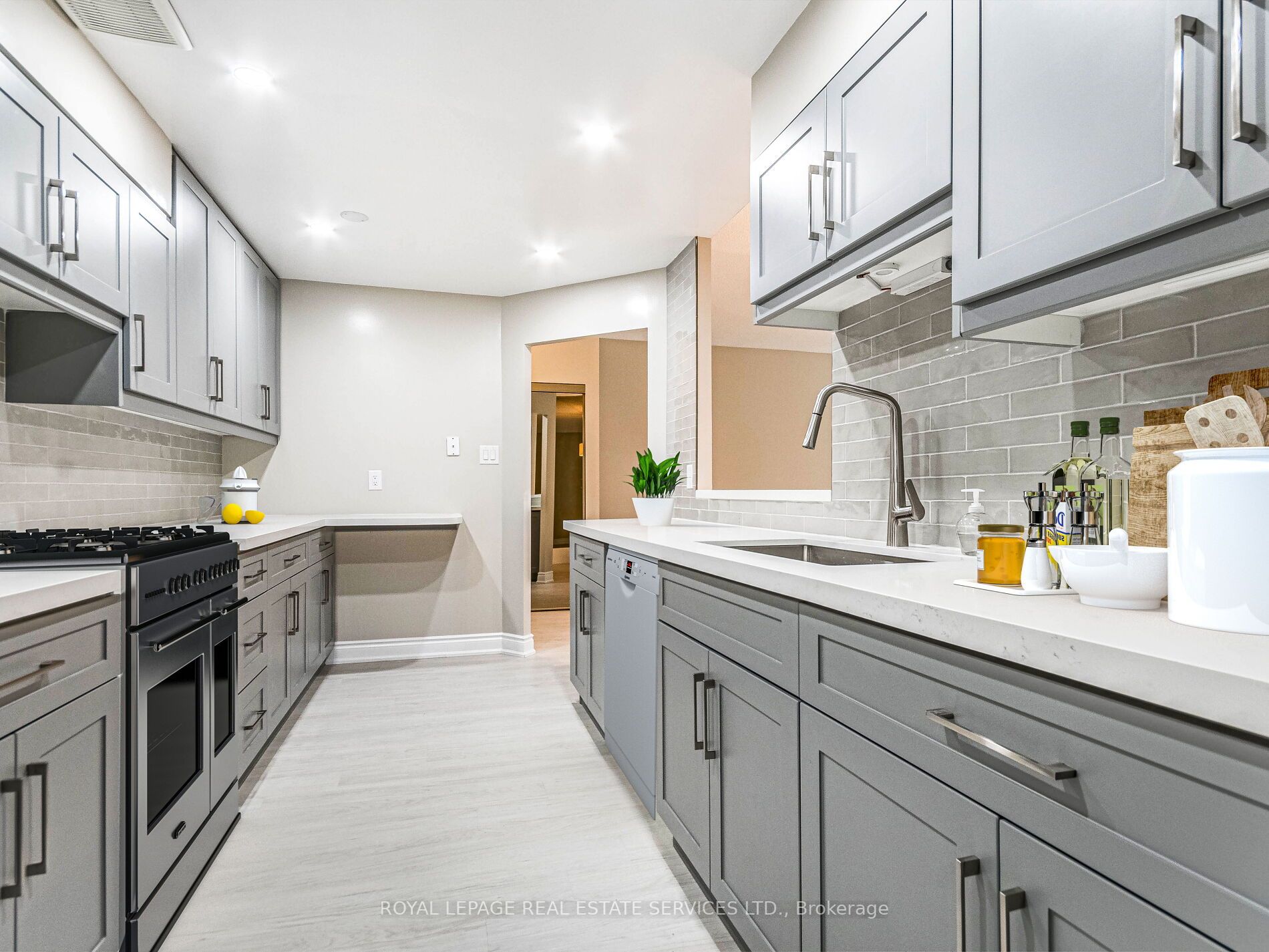 32 Clarissa Drive, #121