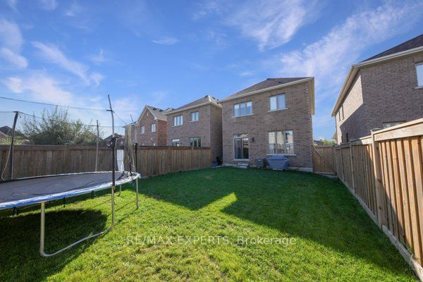 8 Walls Cres