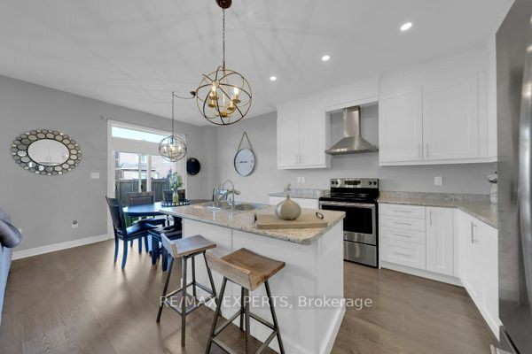 8 Walls Cres