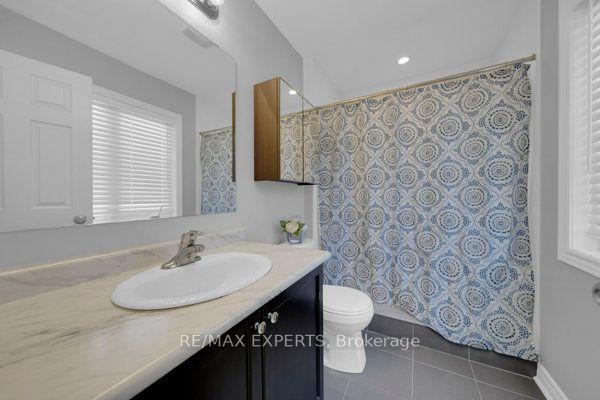 8 Walls Cres