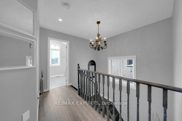 8 Walls Cres